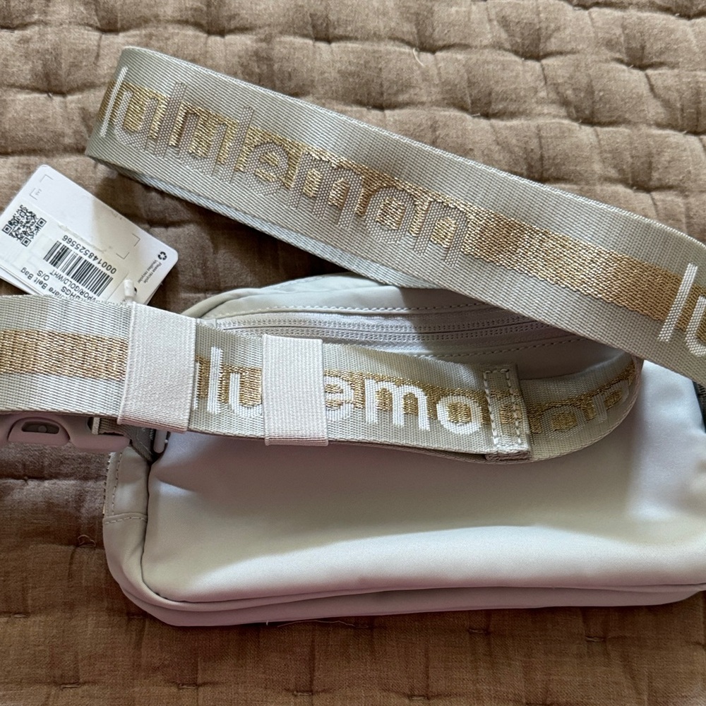 Lululemon Athletica Everywhere Belt Bag - Picture 4 of 5